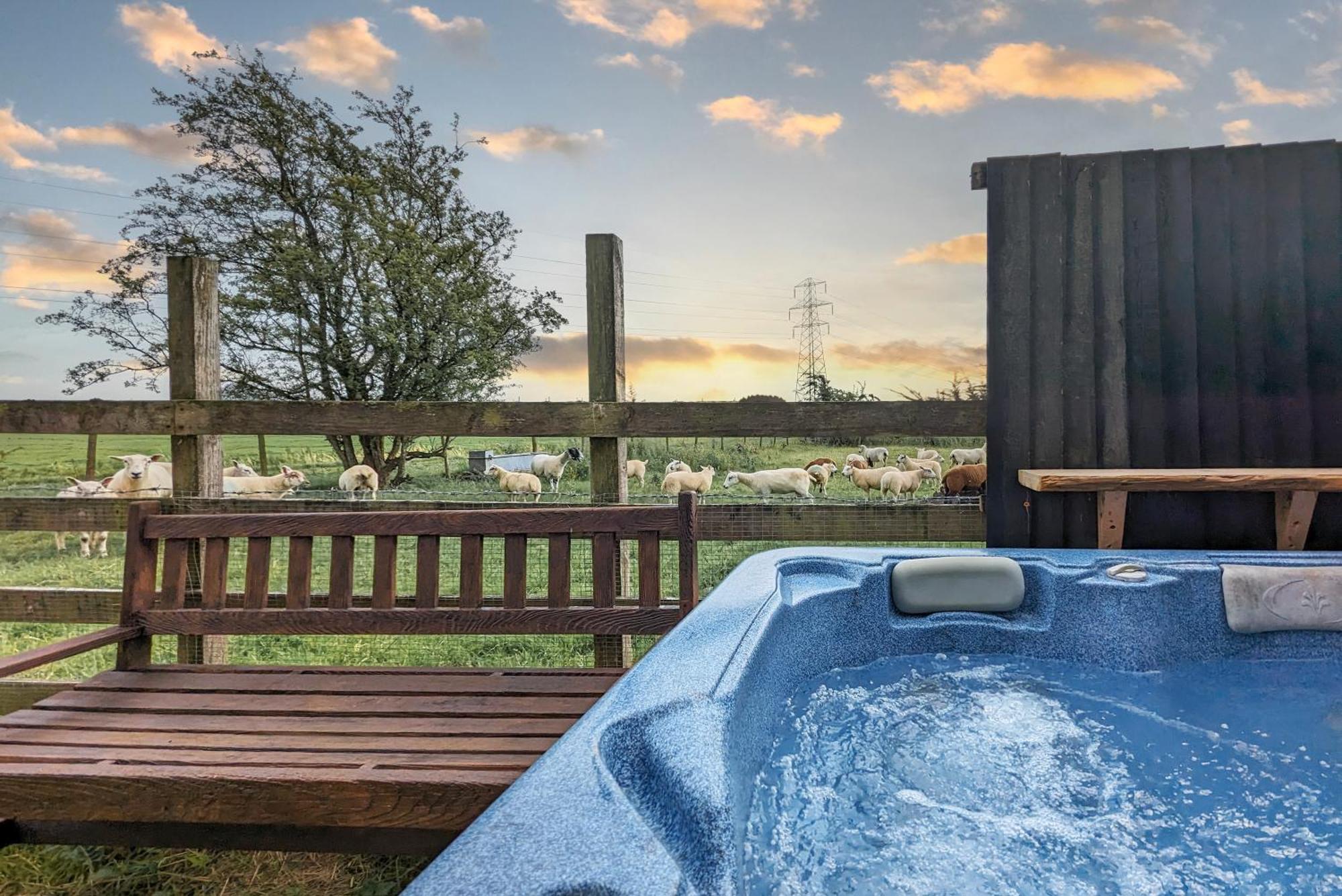 The Gilpin Farmhouse, Lake District Getaway 利文斯 外观 照片